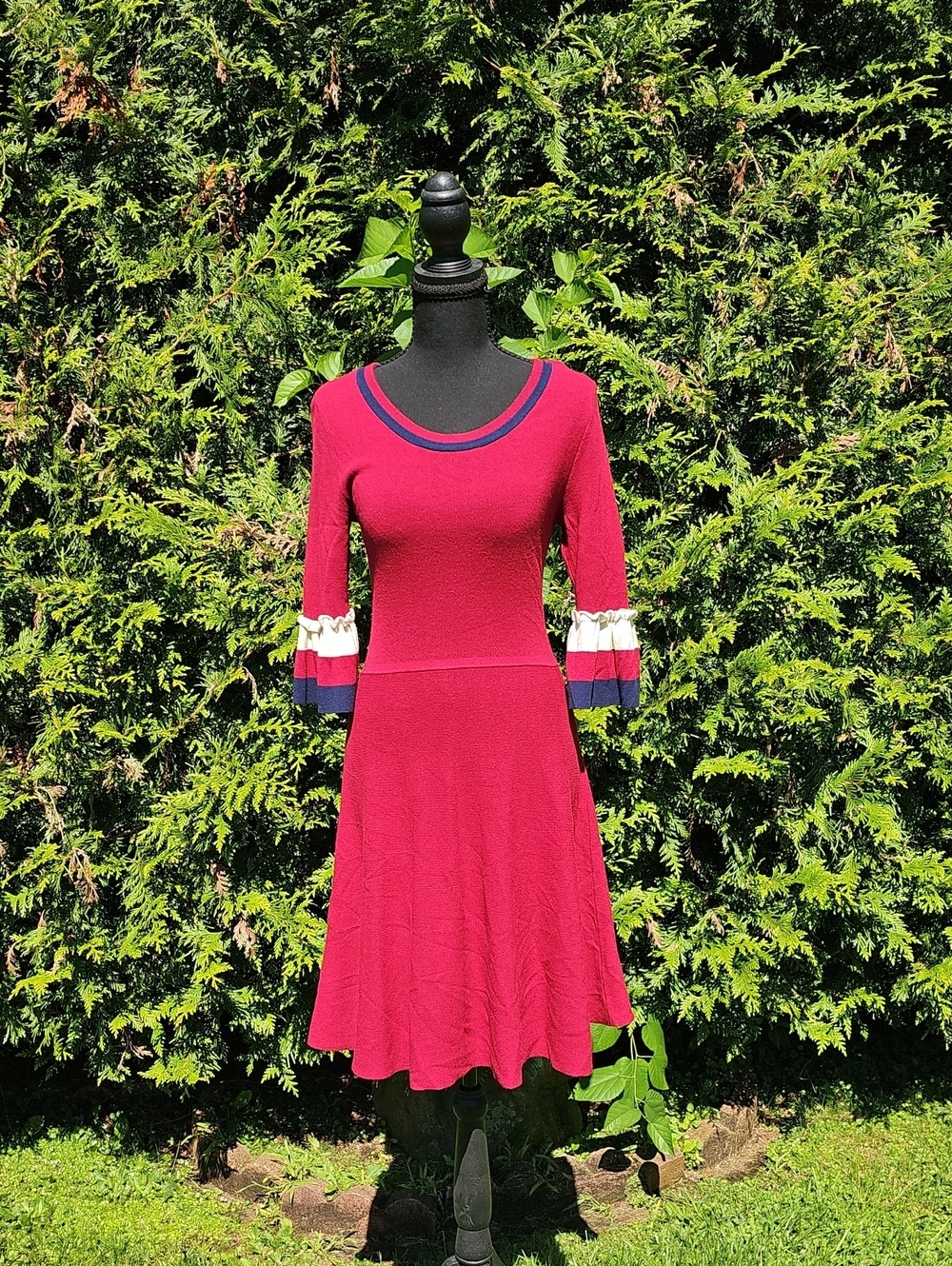 Draper James Belle Sleeve Sweater Dress Small S Berry Navy Accent EUC - Picture 4 of 10